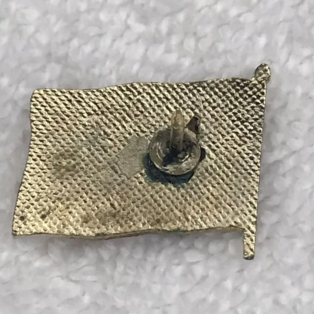 North Carolina Flag Pin Brooch Gold Tone Enamel Vintage